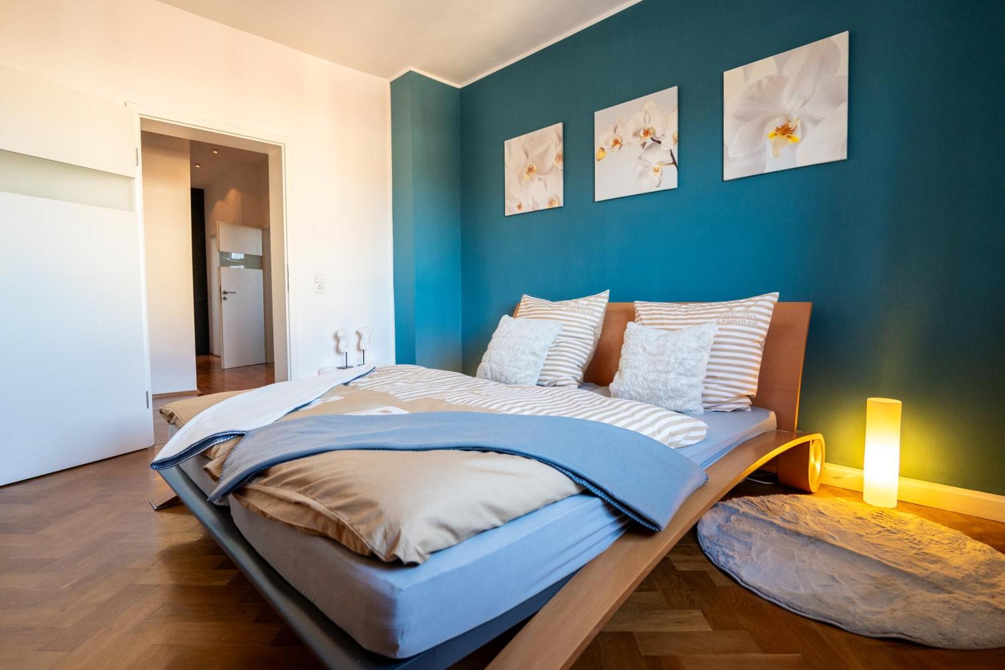 Doppelhaus- Villa Leipzig Schleussig , Moderner Altbau Apartment Dachetage Mit 2 Schlafzimmern Und Separatem Zusatzzimmer , Parkplatz - Balkon - Kamin - Eicheparkett - Arbeitsplatz Exteriér fotografie
